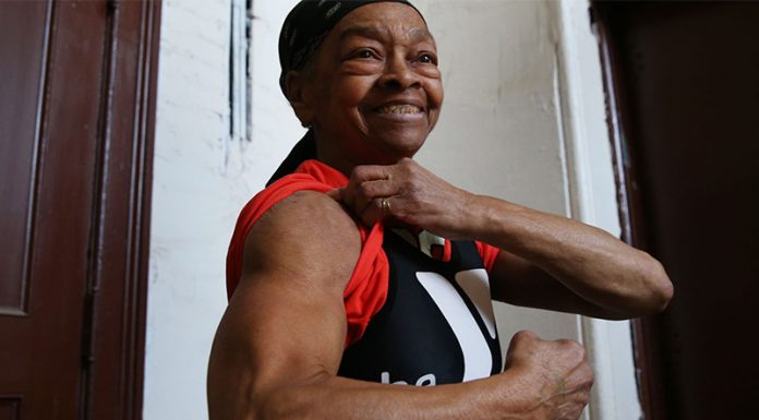 82-letna babica brez usmiljenja pretepla vlomilca