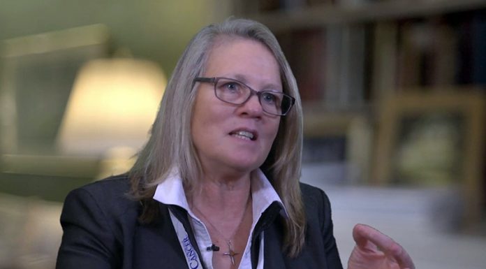 VIDEO INTERVJU: Ko je znanstvenica razkrila, da cepiva povzročajo raka, so jo strpali v zapor