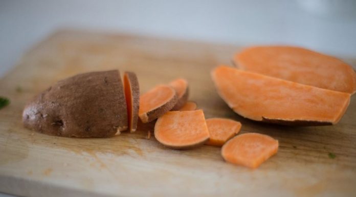 Zakaj je sladki krompir bolj zdrav od navadnega?