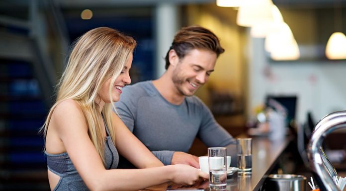 Je pametno piti kavo pred jutranjo vadbo?