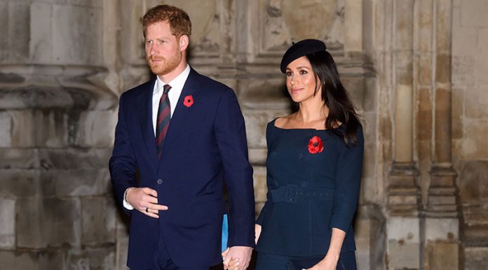 Meghan in Harry se vračata v buckinghamsko palačo
