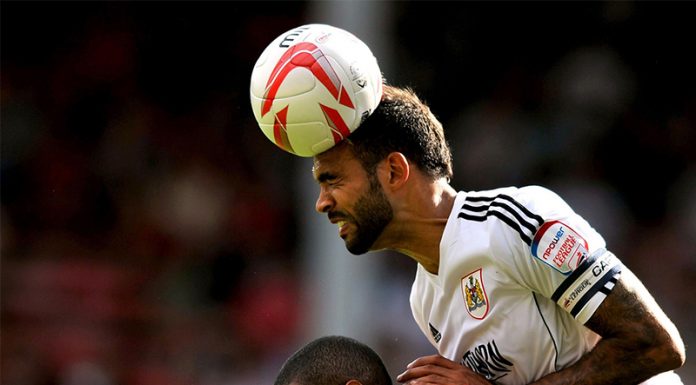 Igranje nogometa povzroča poškodbe možganov