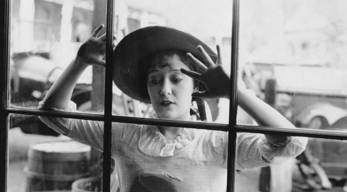 To je 6 običajnih stvari, ki jih ženske 100 let nazaj niso smele početi