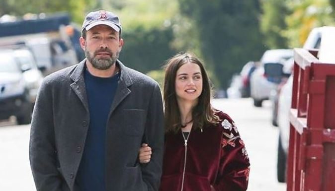 To je dekle, s katero je Ben Affleck v samoizolaciji