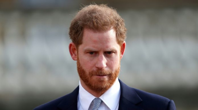 Princ Harry se sooča s težkimi časi, je izdala njegova slavna prijateljica