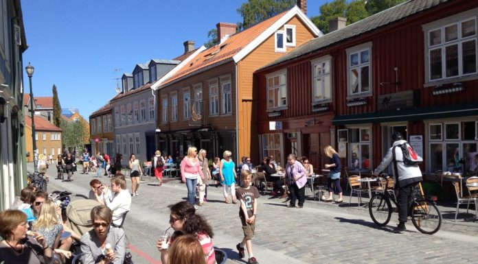 Države naznanjajo dodatna rahljanja ukrepov proti koronavirusu