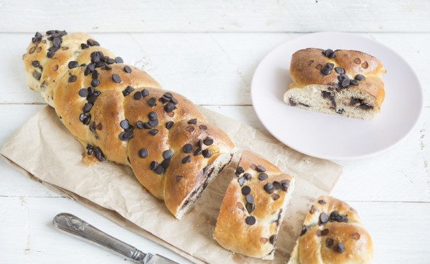 Recept: Velikonočna čokoladna pletenica