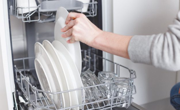Tako na preprost način očistite svoj pomivalni stroj