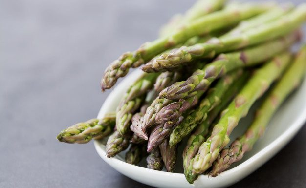 Zakaj so šparglji tako zdravi in kako jih pripraviti?