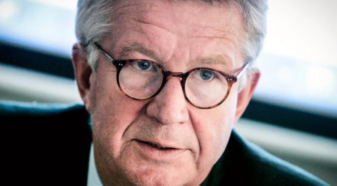 Vrhunski švedski epidemiolog Johan Giesecke: “Izolacije in karantene so velika napaka!”