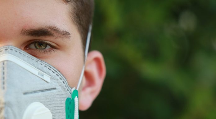 Nošenje mask: ne le nepotrebno, temveč tudi škodljivo