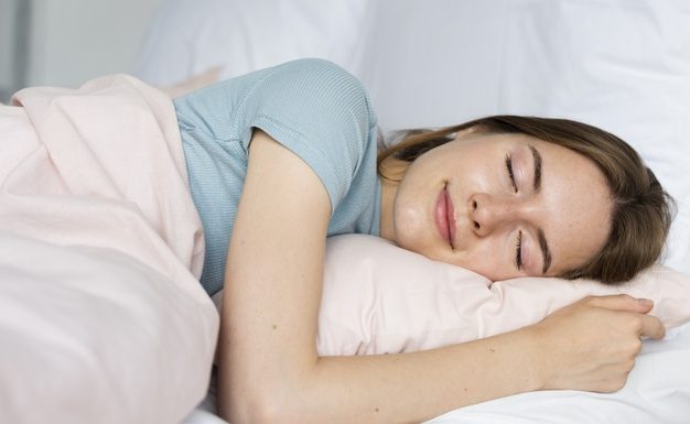 Zakaj je brez odeje skoraj nemogoče zaspati?