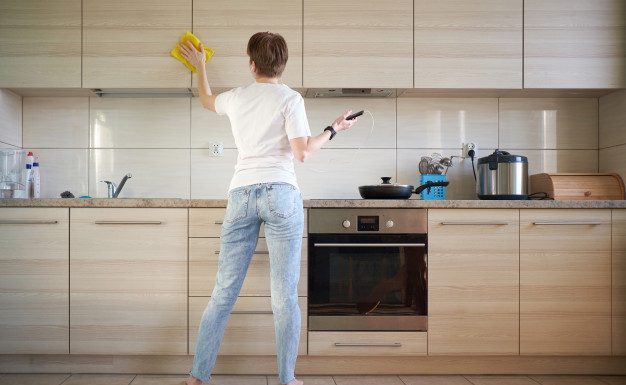 10 najboljših pesmi, ki jih morate poslušati med čiščenjem