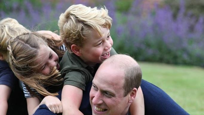 Princ William se zna zabavati in te fotografije to dokazujejo