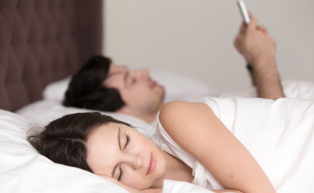 5 znakov, da ste v razmerju z osebo, ki bo varala