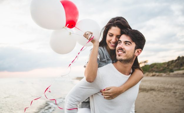 5 majhnih stvari, ki jih moški na skrivaj obožujejo pri svoji partnerki