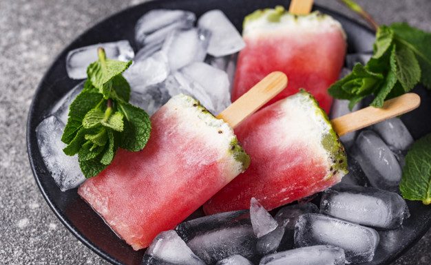 Recept: Ledene lučke z lubenico in kivijem