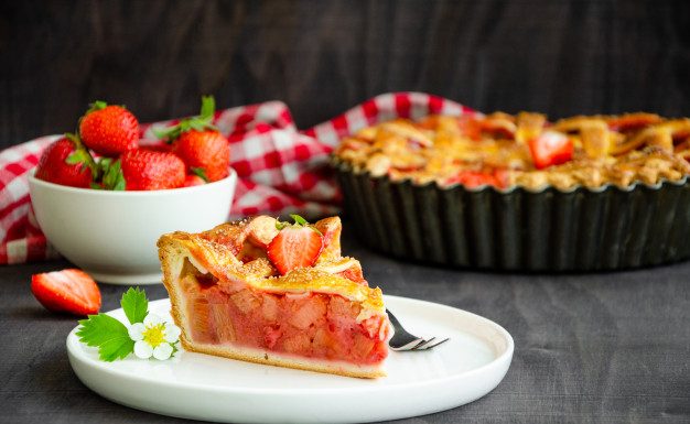 Recept: Rabarbarina pita z jagodami