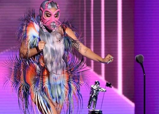 To so čudaški outfiti Lady Gaga, o katerih govori cel svet