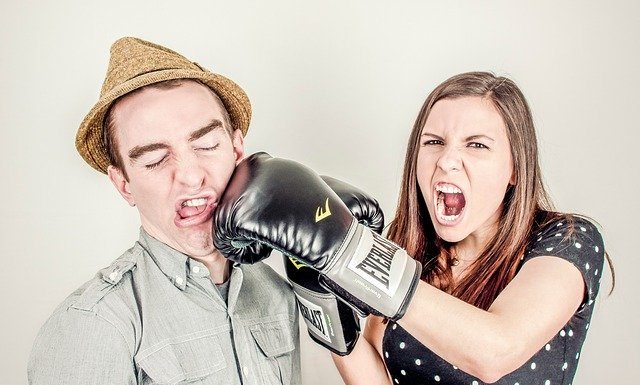4 razlogi, zakaj je ostati v nesrečnem zakonu slabše kot ločitev (najbolj nastradajo otroci) Argument Conflict Controversy - RyanMcGuire / Pixabay