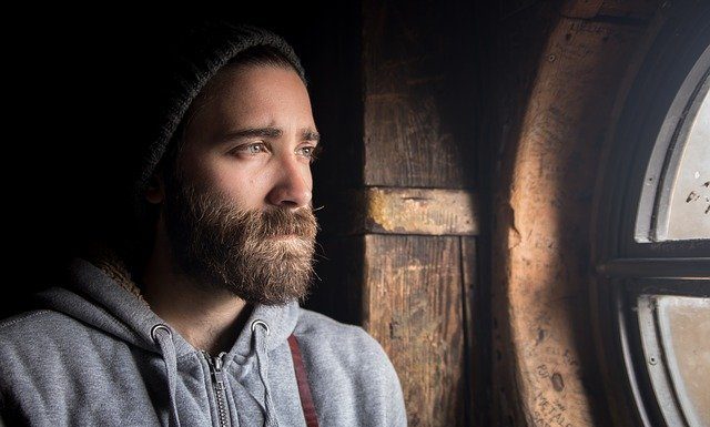 Ženske, izberite bradatega! Beanie Guy Man Beard Jacket Grey - StockSnap / Pixabay