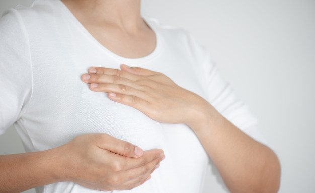 4 razlogi, zakaj vas bolijo dojke