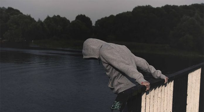 Nečloveško omejevanje otrok povzročilo strahovit poskok duševnih stisk