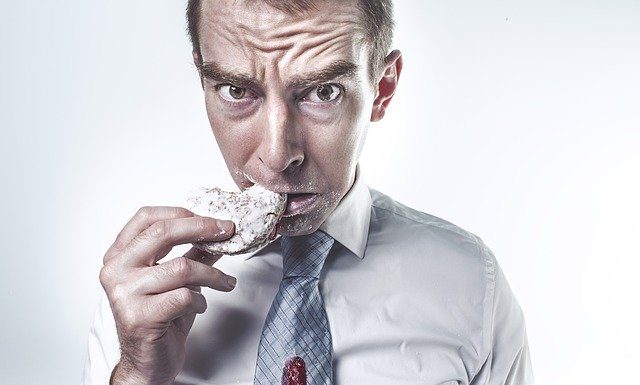 12 znakov, da je vaš moški nezrel (moški-otrok) Hunger Hungry Eating Cookie  - RyanMcGuire / Pixabay