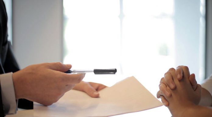 Bodo banke z novo direktivo lažje prodajale (slabe) kredite potrošnikov?