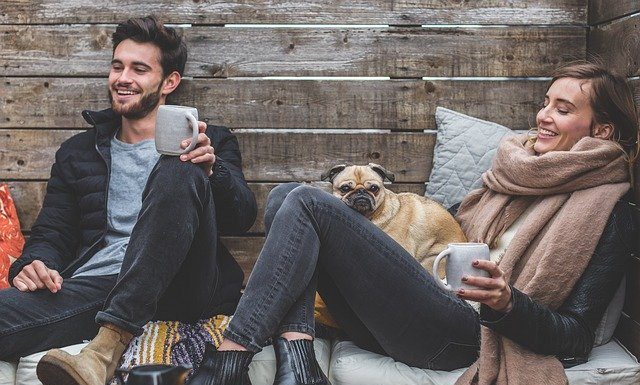 Kakšnega partnerja si želimo? Men Women Apparel Couple People - 5688709 / Pixabay