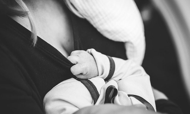 Dojenje: dviguje libido in izboljšuje spolnost? Mother Woman People Kid Baby - StockSnap / Pixabay