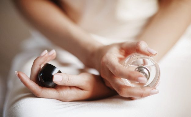 5 preprostih načinov, kako prepoznamo ponaredke parfumov