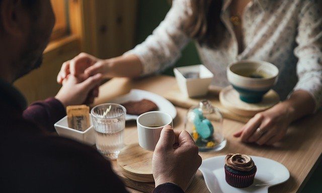 10 stvari, ki jih nikar ne počnite na prvem zmenku People Man Woman Couple - StockSnap / Pixabay