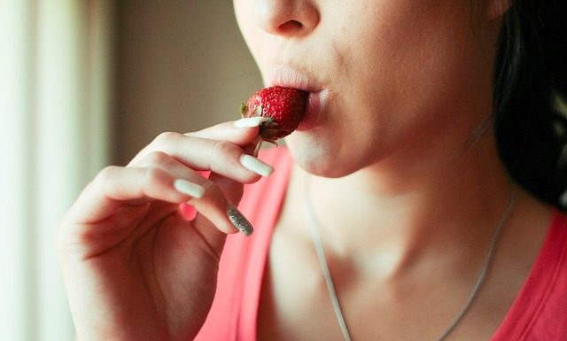 Kaj ženskam najbolj ubije poželenje? Portrait Sexual Bite Nibble Taste - picjumbo_com / Pixabay