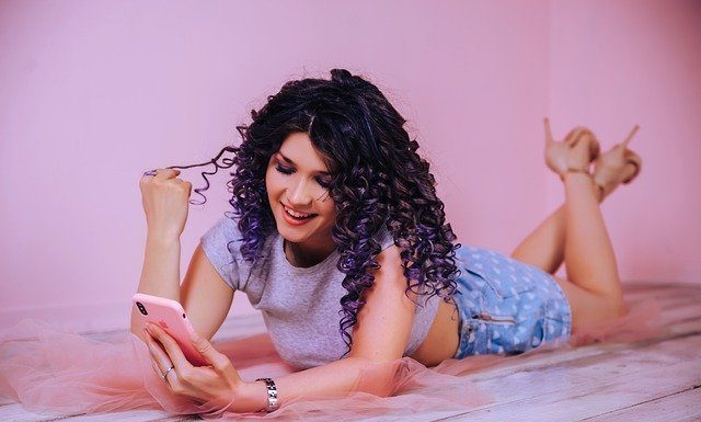 Kaj je ključno pri iskanju partnerja: izobrazba ali dohodek? Social Networks Vkontakte Facebook  - 99mimimi / Pixabay