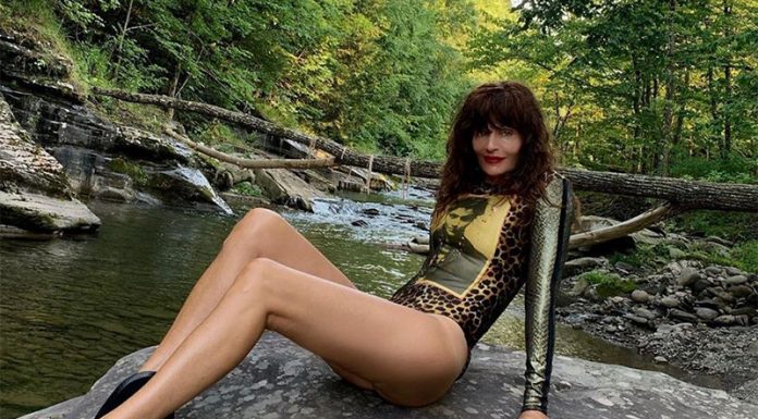 Po 26 letih je supermanekenka ponovno oblekla kos, ki ga je prvič predstavila na modni pisti