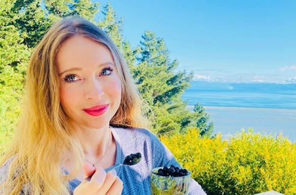 Savina Atai v solzah in skrbeh