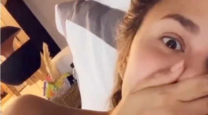 Noseča zvezdnica po nesreči razkrila spol otroka