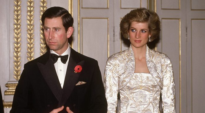 Princesa Diana: Edina stvar, ki se jo je Charles naučil o ljubezni od staršev, je bila stisk roke