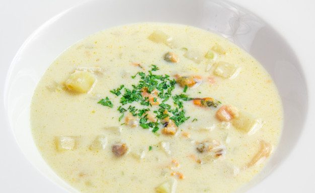 Recept: Kremna veganska krompirjeva juha