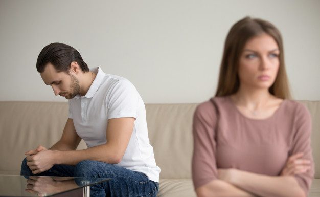 Pri tej starosti moški v zakonski zvezi najpogosteje varajo