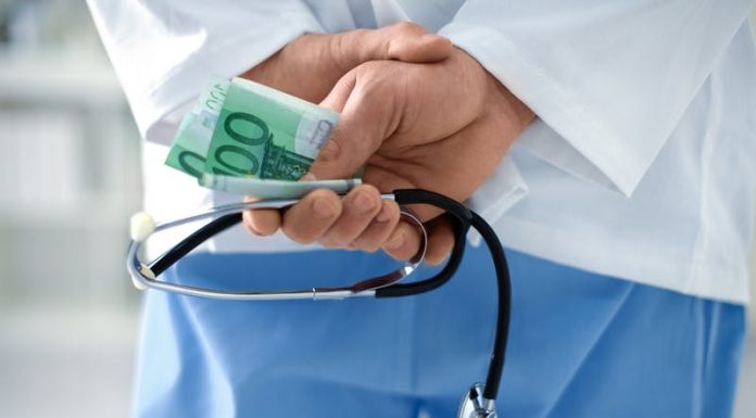 Covid-19: politizacija, korupcija in zatiranje znanosti