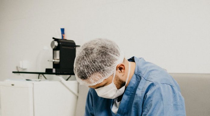 Slovenski zdravniki: Poziv k ustavitvi razgradnje sistema javnega zdravstva