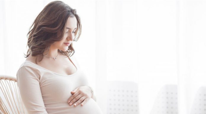 Novi krvni test natančno napoveduje preeklampsijo