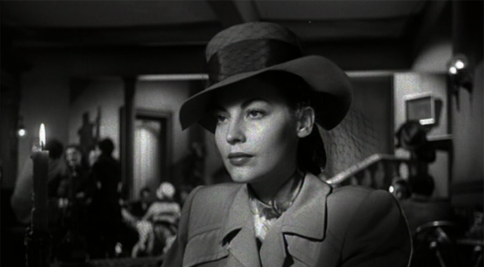 Trenčkot: večna in zvezdniška klasika, ki bi morala biti v omari vsake ženske (in moškega!)