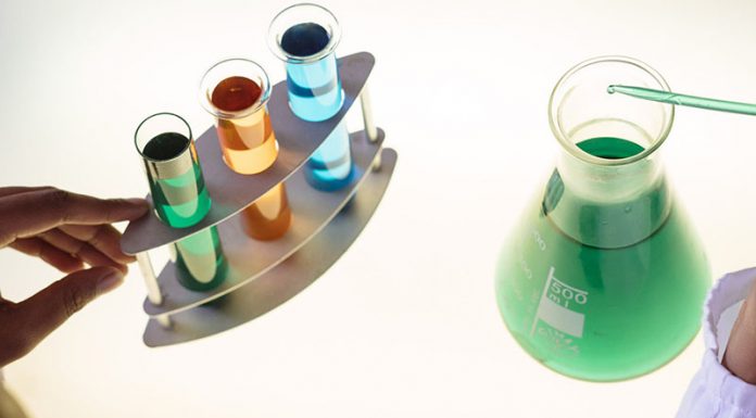 10 kritičnih napak v znanstvenem članku, ki je podlaga za uporabo PCR testov