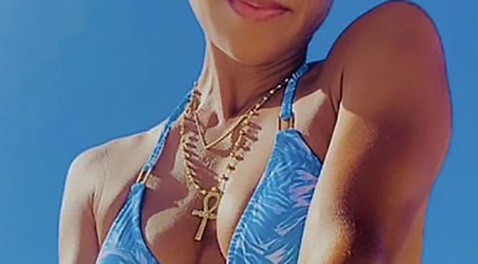 49-letna Jada Pinkett Smith je novo leto pričakala v modrem bikiniju