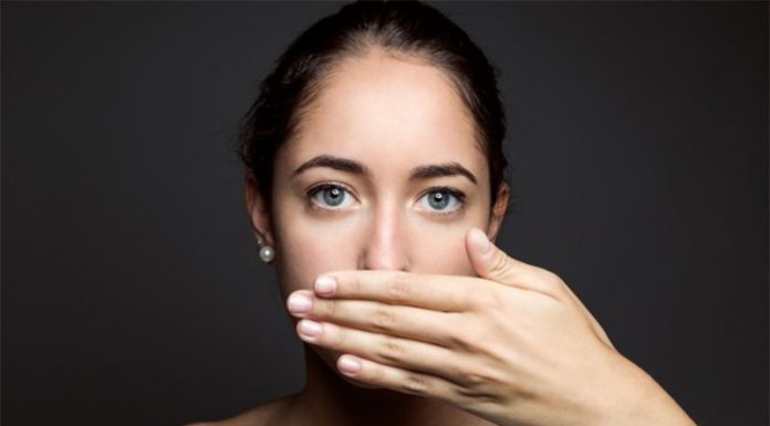 Kaj povzroči jutranji zadah in kako ga preprečimo?