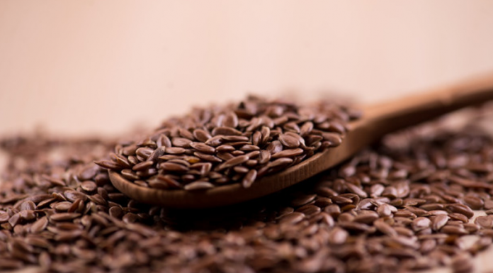 Zakaj bi k svoji prehrani morali dodajati lanena semena?