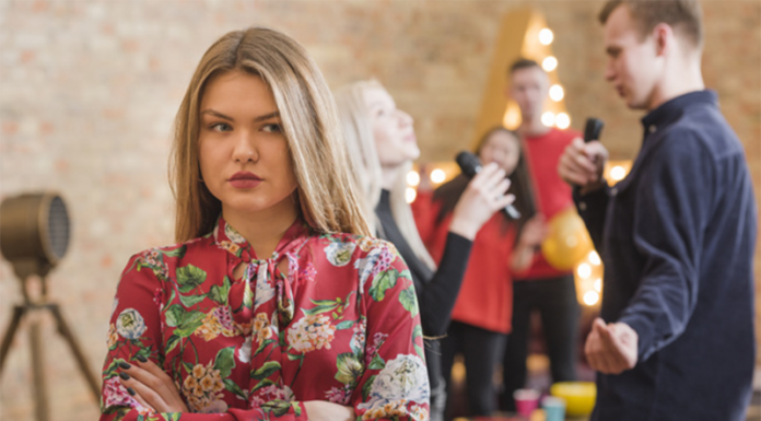 7 opozorilnih znakov, da je nekdo na skrivaj ljubosumen na vas